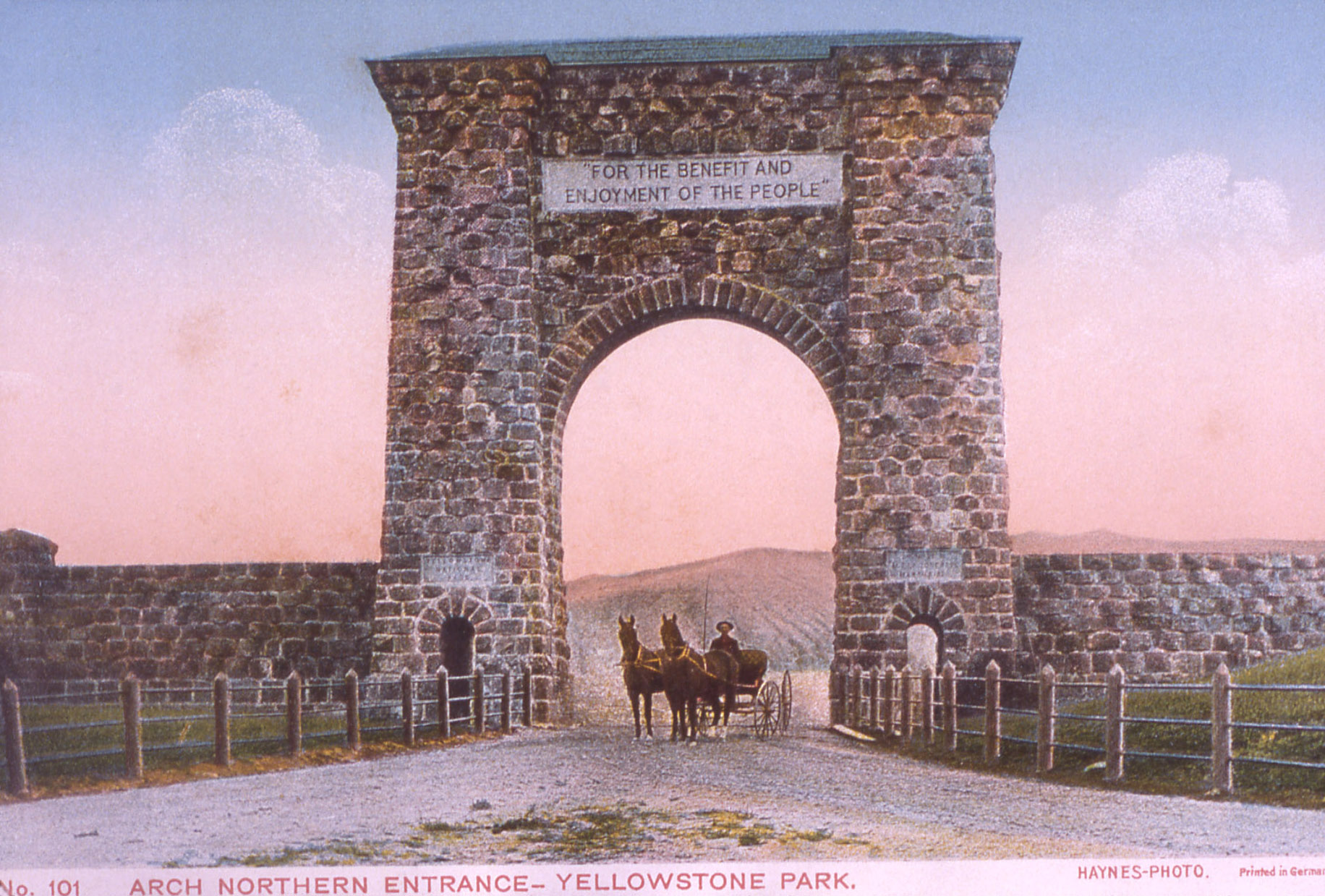 #101 Arch at North Entrance of Yellowstone Frank J Haynes; No date; Postcards