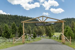 Entrance sign to Roosevelt Lodge