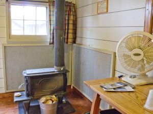 Roosevelt Lodge Cabins - Roughrider Cabin - One Bed