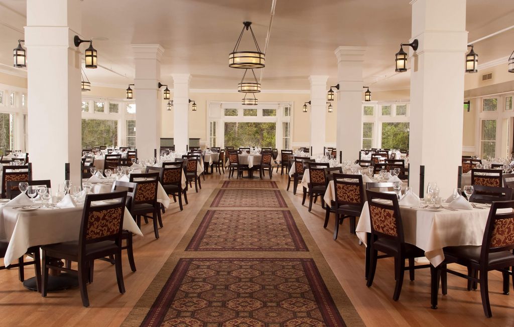 lake hotel dining room