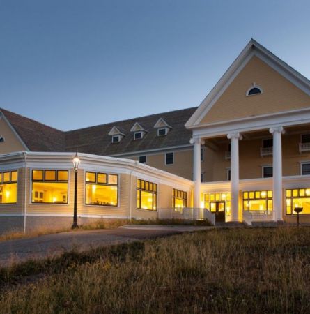 Lake Yellowstone Hotel Exterior