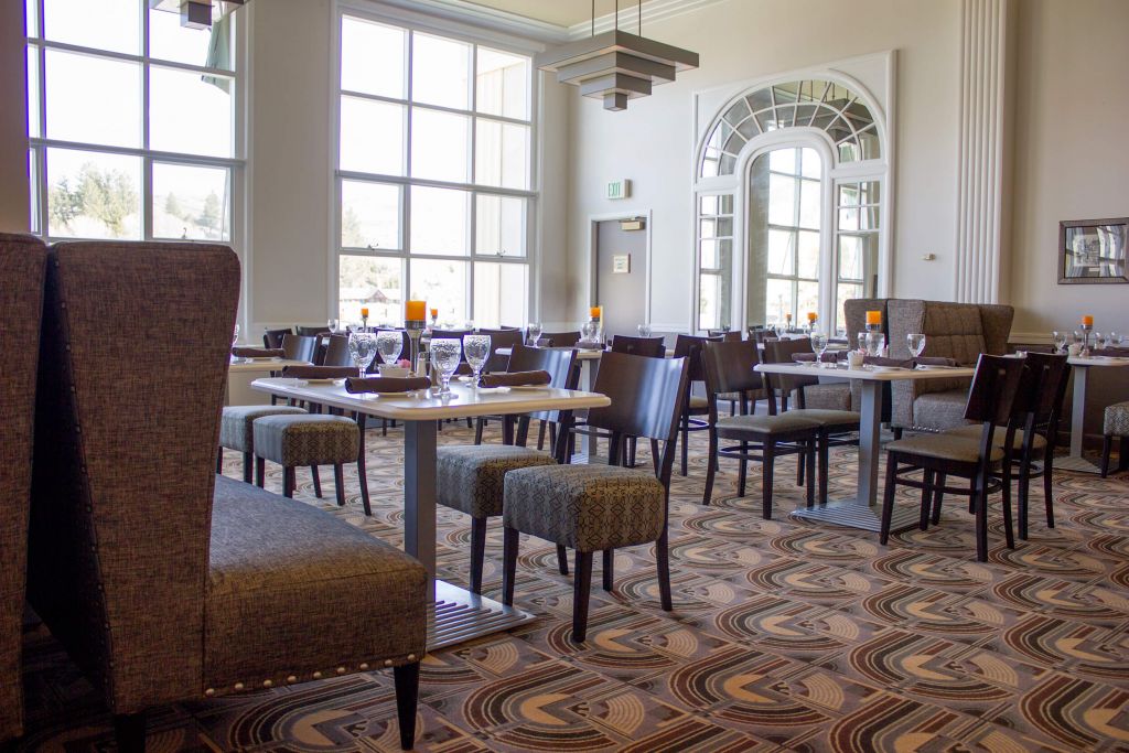 mammoth hot springs dining room