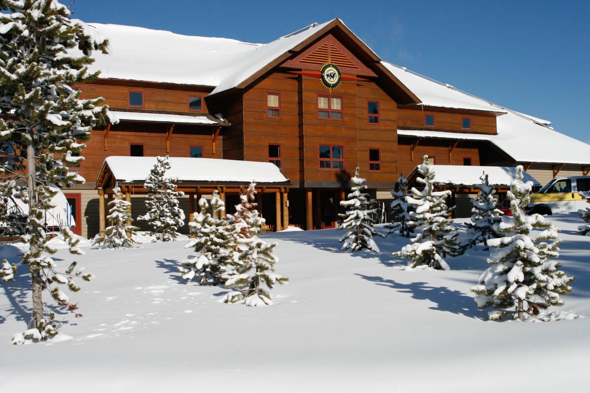 https://www.yellowstonenationalparklodges.com/content/uploads/2017/04/Old-Faithful-Snow-Lodge-Exterior-Winter-9.jpg