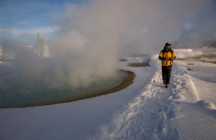 5 Reasons to Visit Yellowstone This Winter