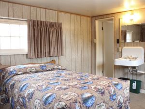 Lake Lodge - Pioneer Cabins - One Bed