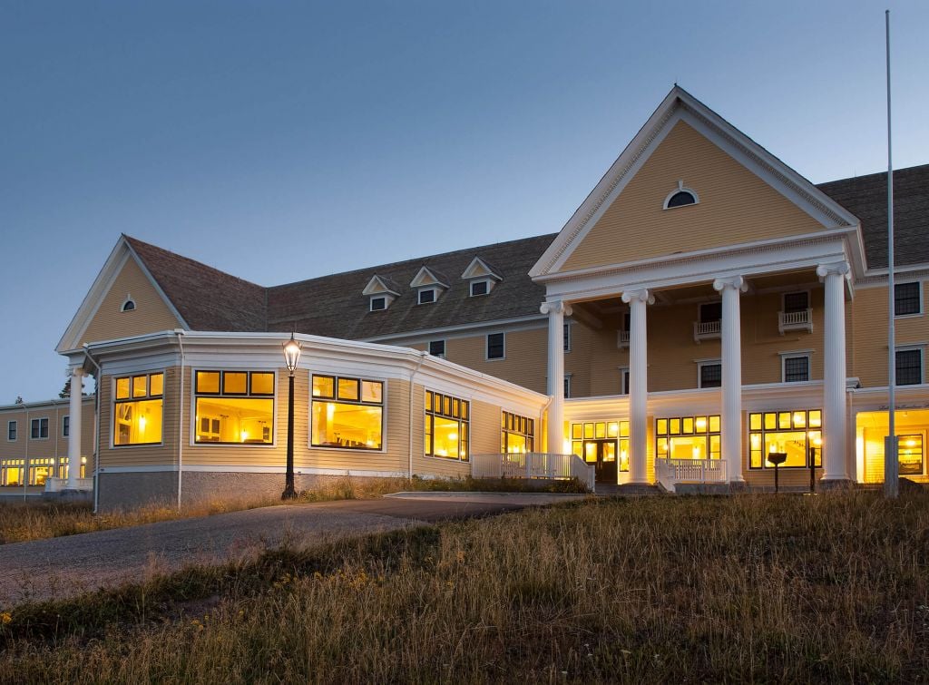 Yellowstone Lodge, Hotel