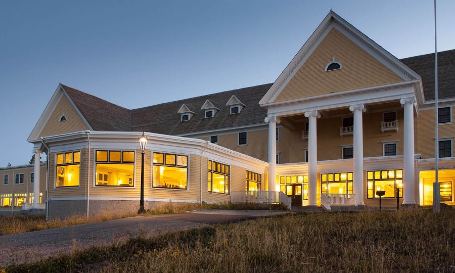 Lake Yellowstone Hotel Exterior