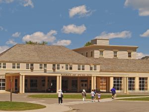 Mammoth Hot Springs Hotel