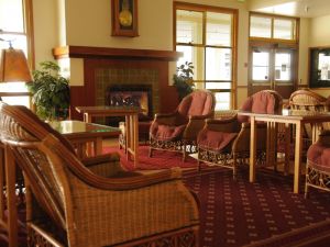 Mammoth Hot Springs Hotel - Hotel Lobby