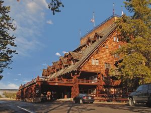 Old Faithful Inn Exterior