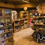 Old Faithful Inn - Gift Shop