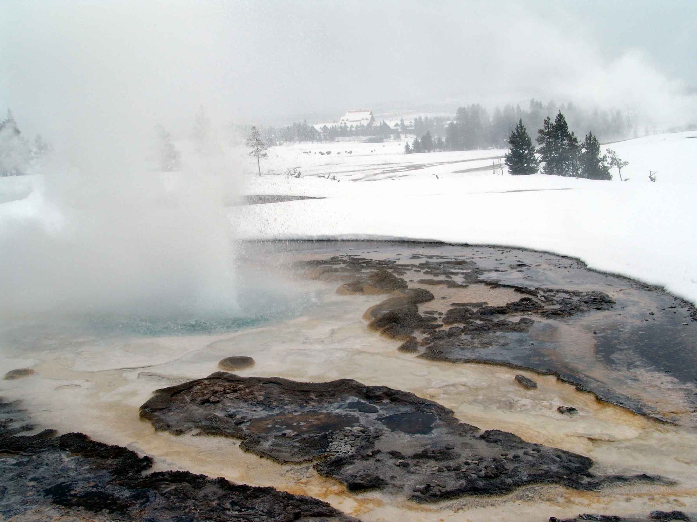 winter-geysers-old-faithful