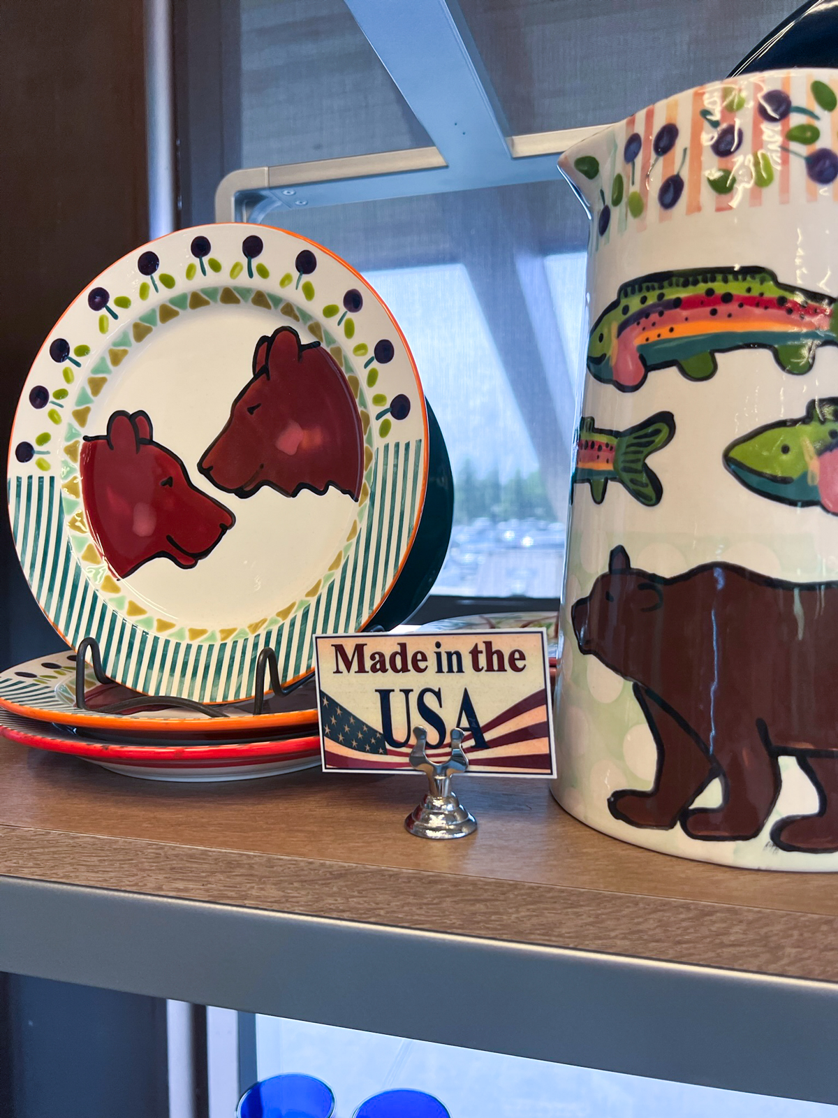 Painted bears on pottery at Canyon Gift Shop