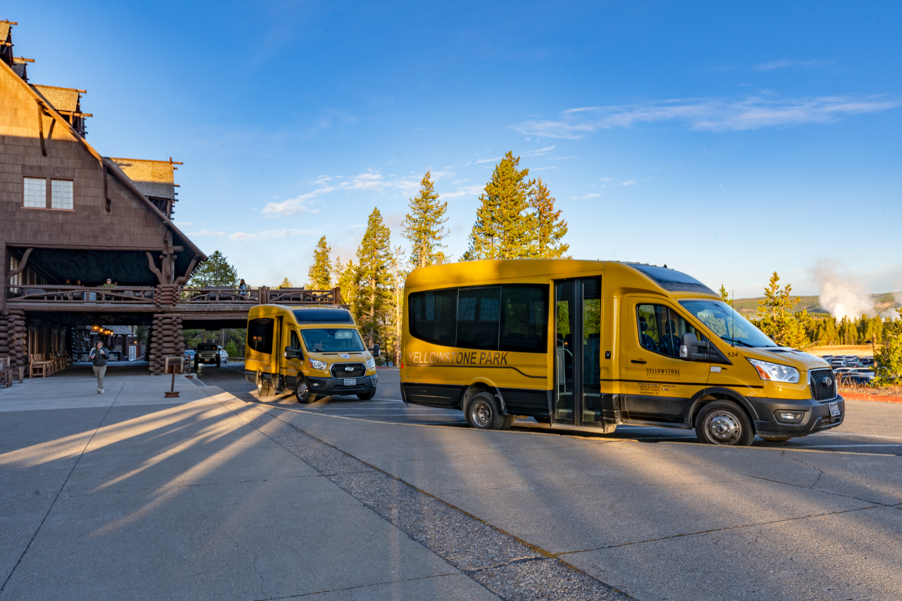 Tour buses parked outside of Old Faithful Inn