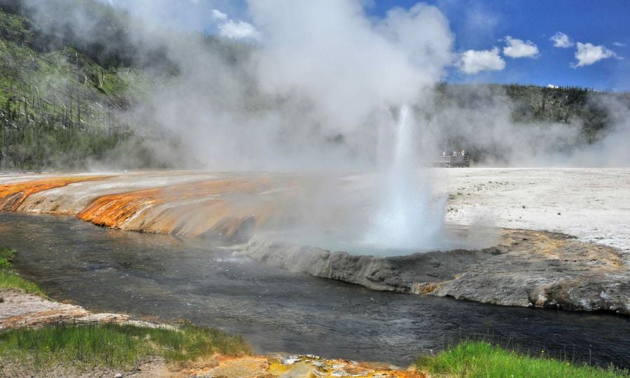 Great-Sands-Cliff-Geyser